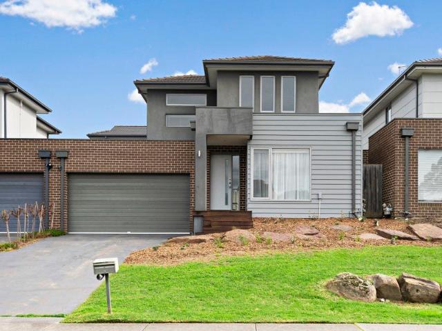 Spacious, Central and Stylish Townhome Appeal
