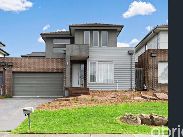 Spacious, Central and Stylish Townhouse Appeal