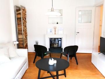 Spacious & Central apartment by the Elbe River and Airbus