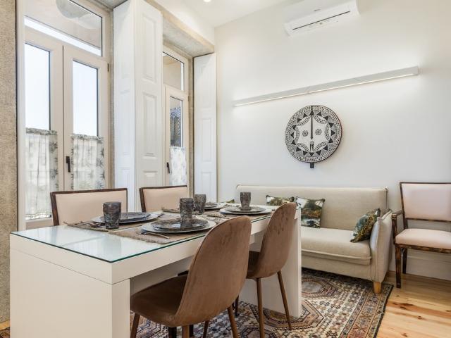 Spacious Central Flat w/Balcony by PortoDreamStays