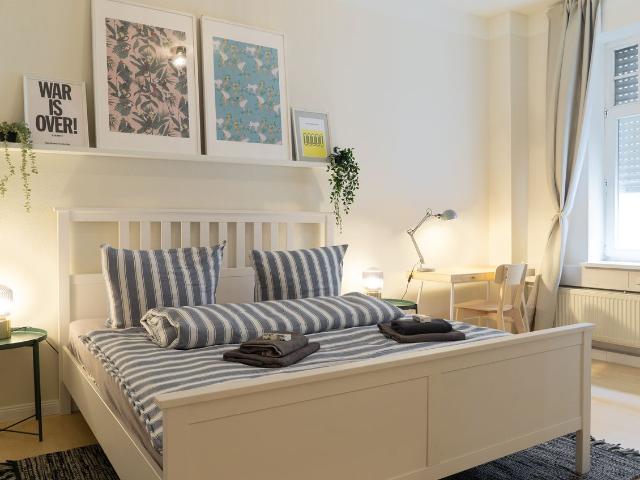 Spacious & central Period Apartment w/3BR, Erfurt Amsterdam Apartments for Rent