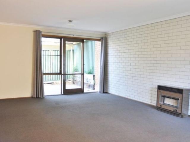 Spacious & Central Three Bedroom Unit – Walk to CBD!