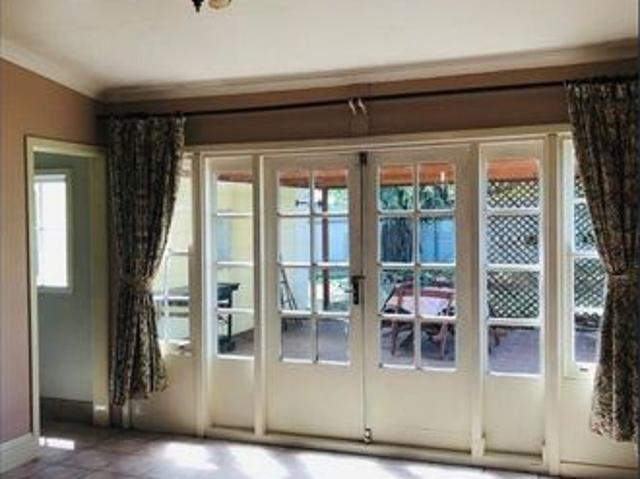 Spacious Character Bungalow in a Quiet Prospect Location