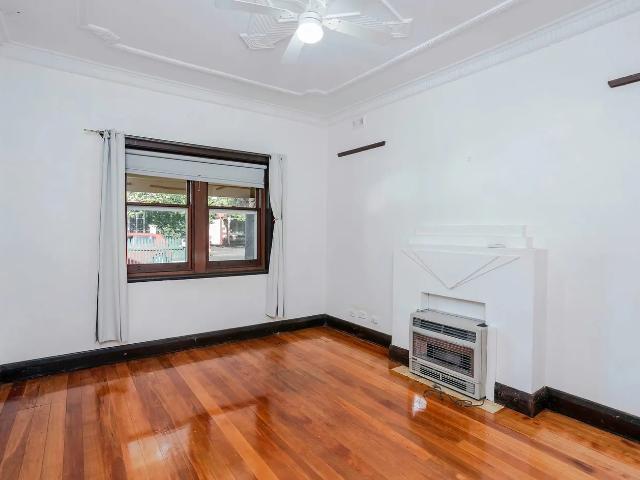 SPACIOUS CHARACTER DUPLEX IN PRIME LOCATION