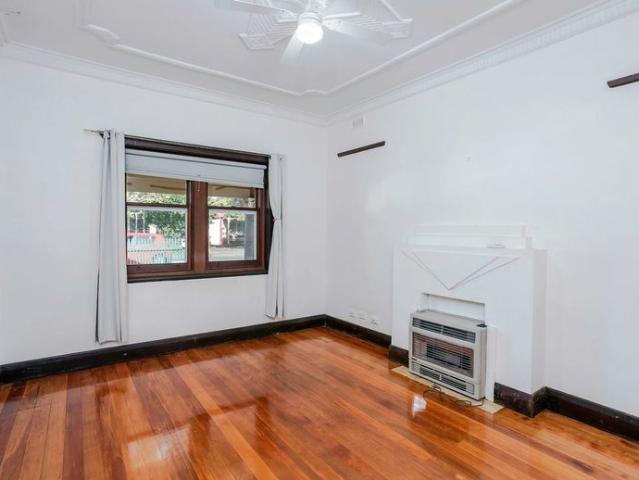 SPACIOUS CHARACTER DUPLEX IN PRIME LOCATION