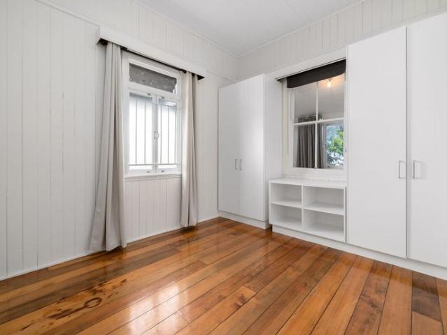 SPACIOUS CHARACTER HOME WITH STUDY & LEAFY GARDENS