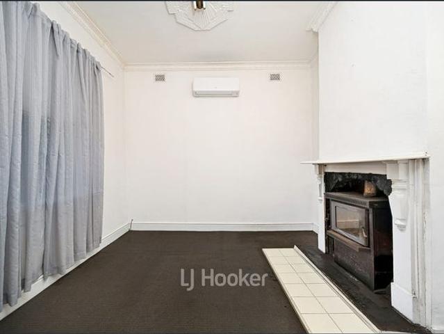 Spacious Character Home in a Prime Location Walk to Collie CBD