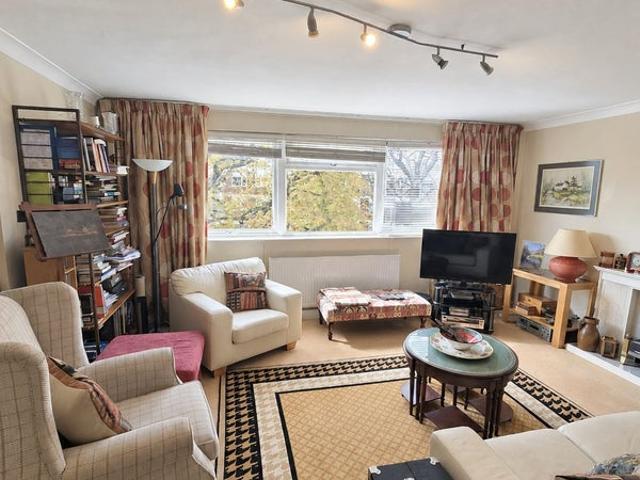Spacious, Characterful Home near Ealing Broadway