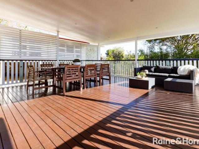 Spacious & Charming 4 Bedroom Home in Convenient Auchenflower!