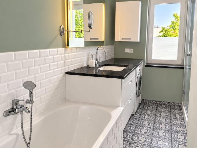 Spacious & charming 3 room apartment near Treptower Park – Balcony, air conditioning & pet friendly, Berlin Amsterdam Apartments for Rent