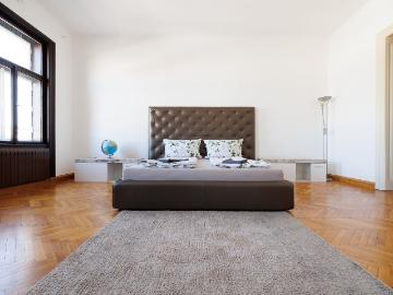 Spacious & charming home with private SAUNA near to the city center, Wien