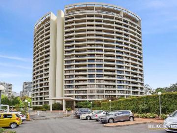 Spacious City Apartment with Stunning Views