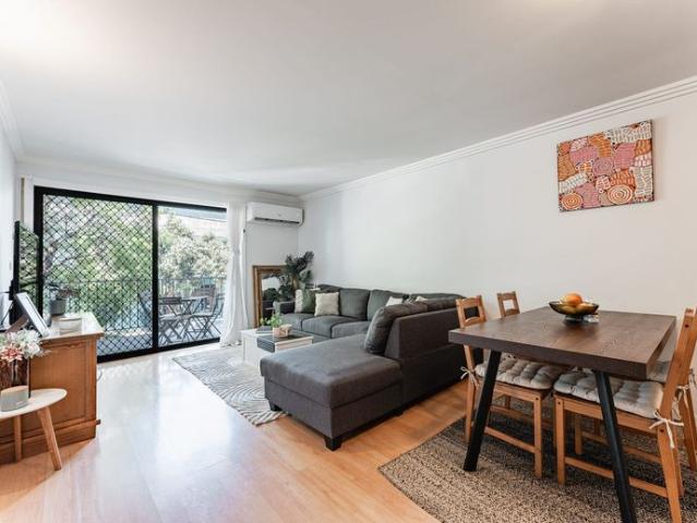 Spacious city fringe apartment in an unbeatable location