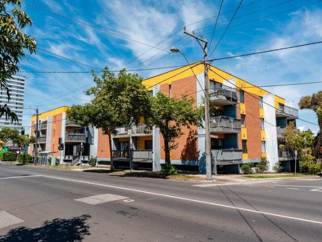 Spacious city fringe apartment in an unbeatable location