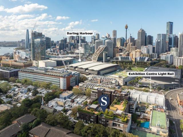 Spacious City Fringe Haven with Designer Style & Rooftop Retreats