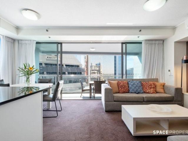 Spacious City Living with Panoramic Views and Exceptional Convenience