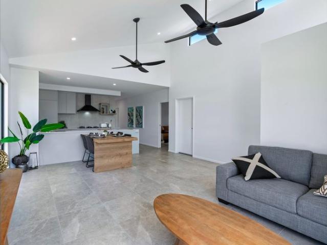 Spacious & Comfortable 4 Bedroom Family Home in Bentley Park