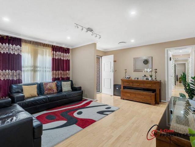 Spacious & Comfortable 3 Bedroom Home with Generous Living Areas