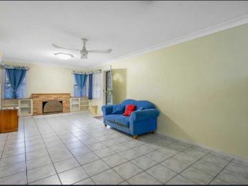 Spacious & Comfortable 3 Bedroom Home in Convenient Location