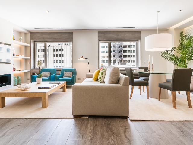 Spacious & comfortable apartment in the Plaza de España