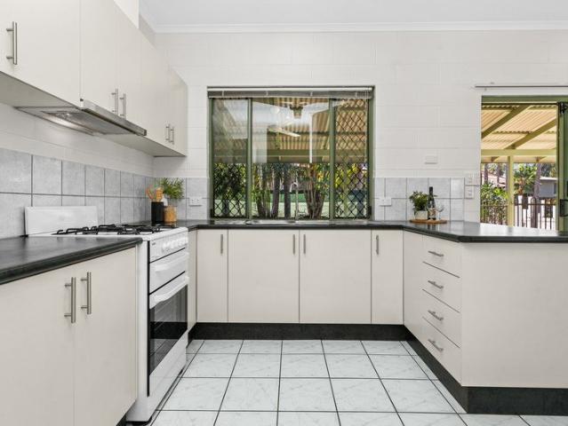 SPACIOUS & COMFORTABLE FAMILY HOME AVAILABLE NOW!