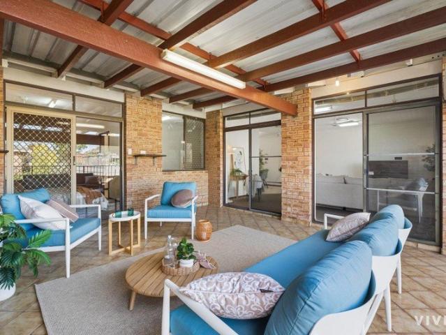 Spacious Como Living with Easy Indoor Outdoor Flow