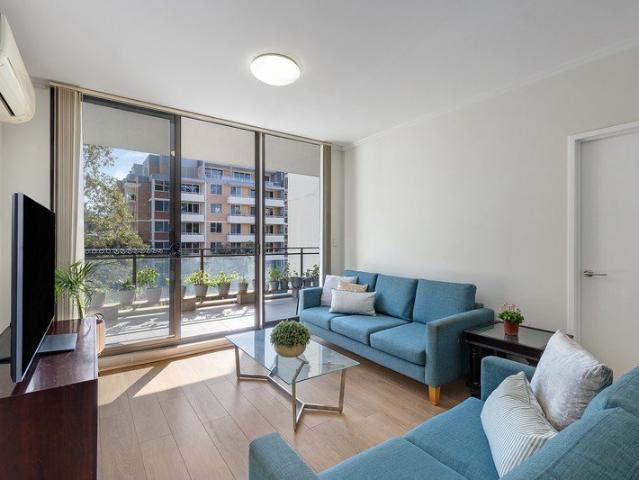 Spacious Contemporary Apartment with Large Study & Balcony