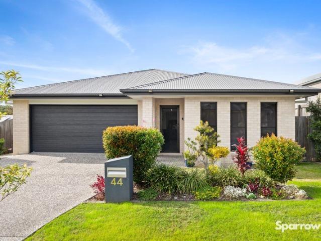 SPACIOUS CONTEMPORARY FAMILY LIVING WITH PREMIUM UPGRADES, SIDE ACCESS & ESTABLISHED GARDENS
