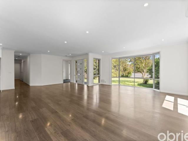 Spacious & Contemporary Family Living in Sought After School Zones