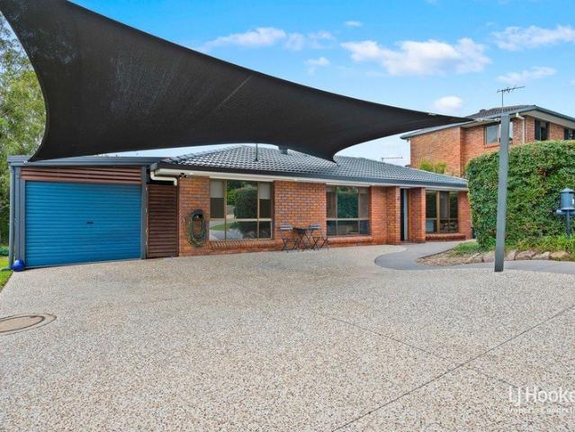 SPACIOUS CONTEMPORARY HAVEN OVERLOOKING PARKLANDS
