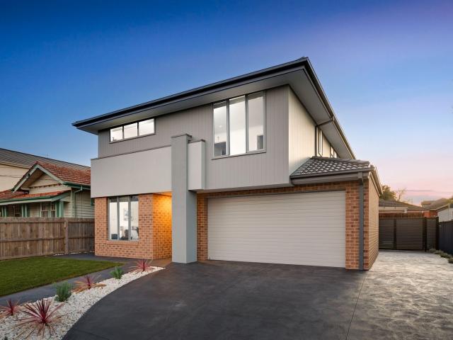 Spacious & Contemporary Large Home In Prized Lifestyle Location
