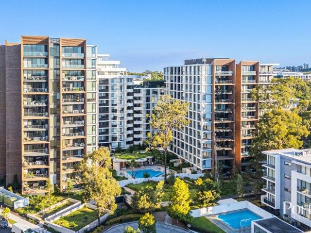 Spacious Contemporary Living in Norwest's Vibrant Lakeside Precinct