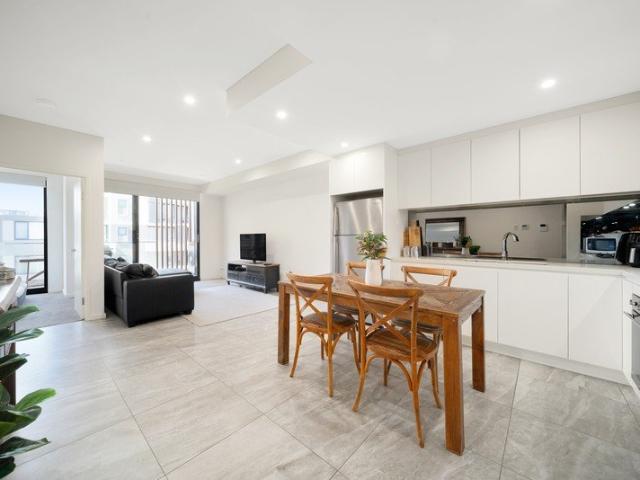 Spacious & Contemporary Living in the 'Enia' Complex | 2 Bed in the heart of Homebush with Entertainer's Balcony