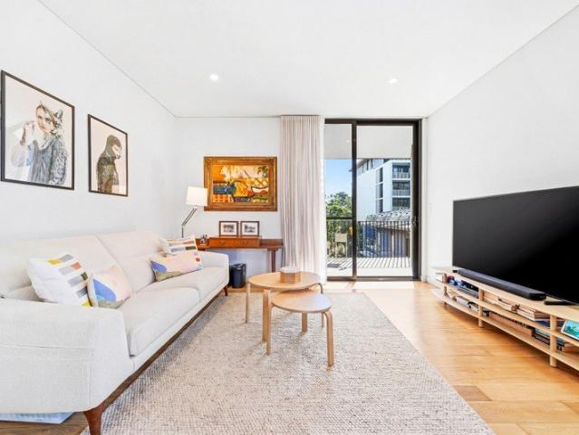 Spacious Contemporary Living in the Heart of Lane Cove