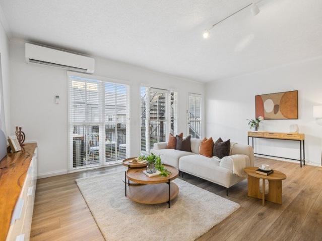 Spacious Contemporary Living in the Heart of Southbank