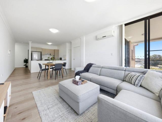 Spacious Contemporary Living with Elevated District Views