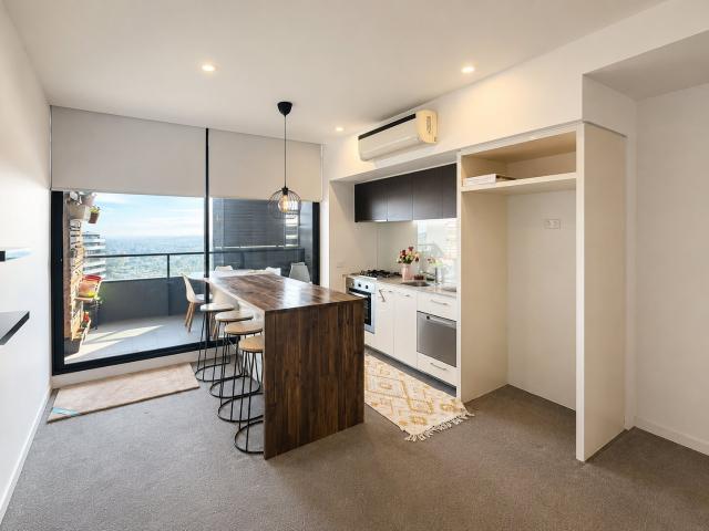 Spacious Contemporary Living with Unhindered Views