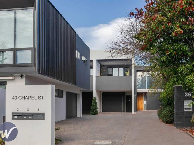 Spacious Contemporary Town Home with Large North Facing Balcony