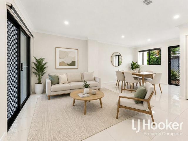 Spacious & Contemporary Townhouse in Ideal Location
