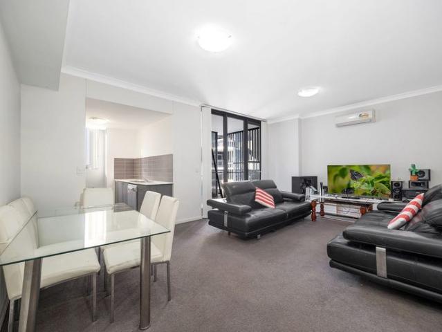 Spacious & convenient apartment in the heart of Warwick Farm