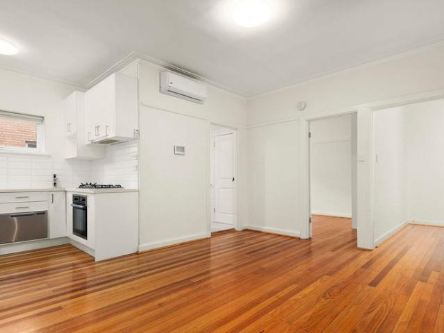 Spacious & Convenient Elwood Apartment in a Prime Location