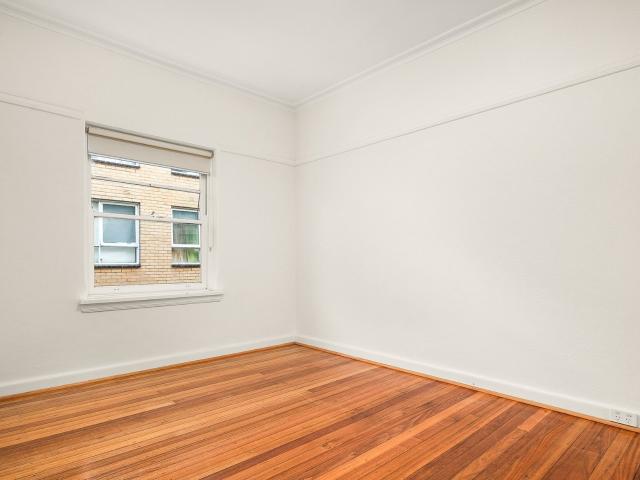 Spacious & Convenient Elwood Apartment in a Prime Location