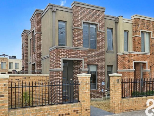 Spacious & Convenient Home for Rent in South Morang