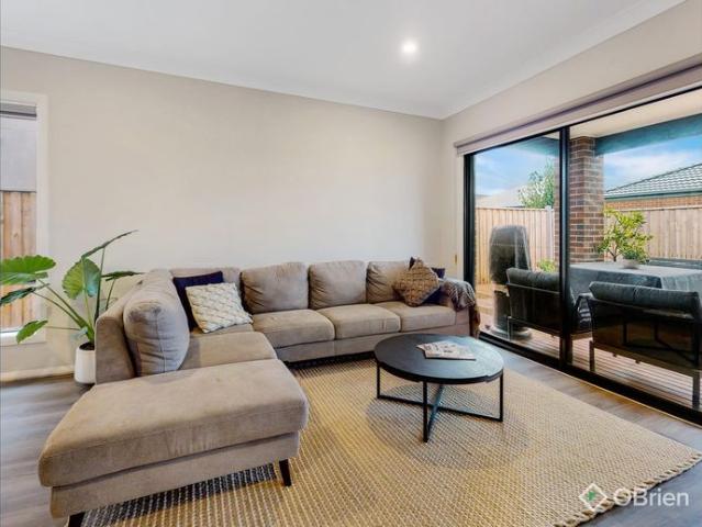 Spacious, convenient home in Officer