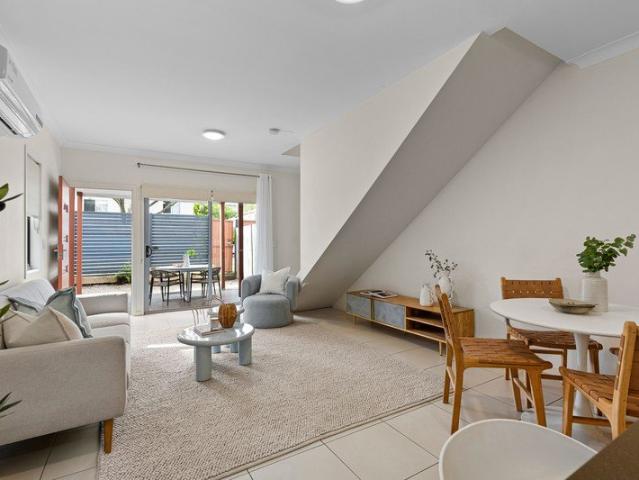 Spacious & Convenient Living in the Heart of Carina