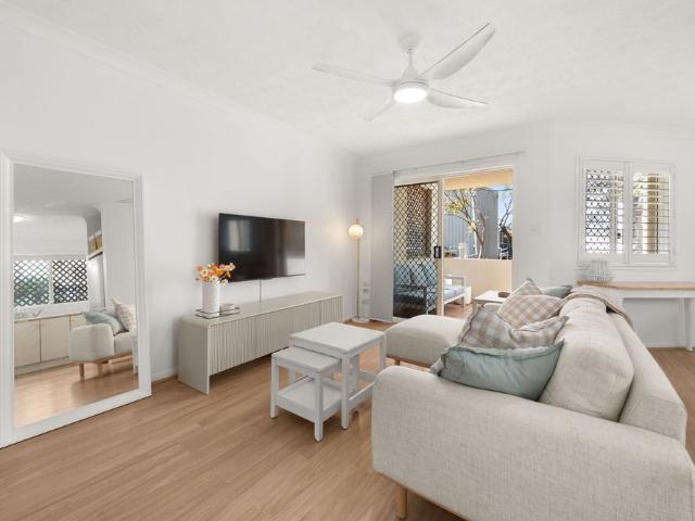SPACIOUS & CONVENIENT LIVING&mldr