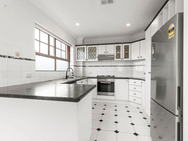 SPACIOUS & CONVENIENT LIVING&mldr