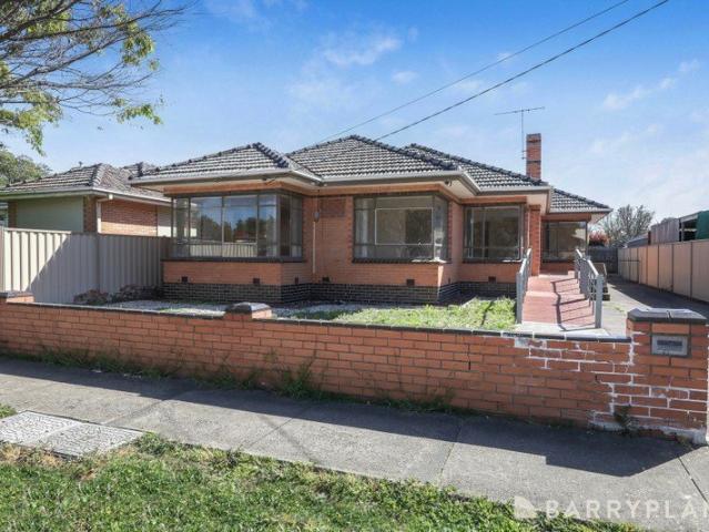 SPACIOUS, CONVENIENT & READY TO MOVE IN