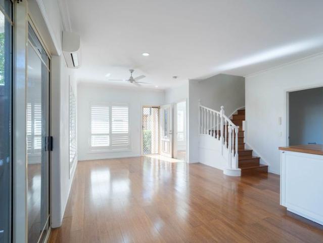 Charming Four Bedroom Townhouse – Southport's Best Kept Secret