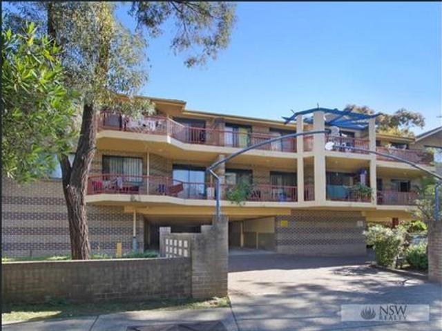 Spacious & Convenient Two Bedroom Apartment in Prime Toongabbie Location
